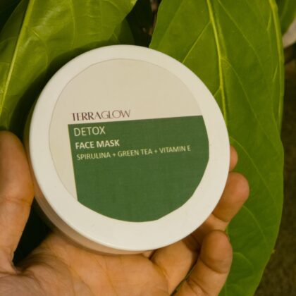 Terraglow Detox Spirulina + Green tea + Vitamin E Face Mask